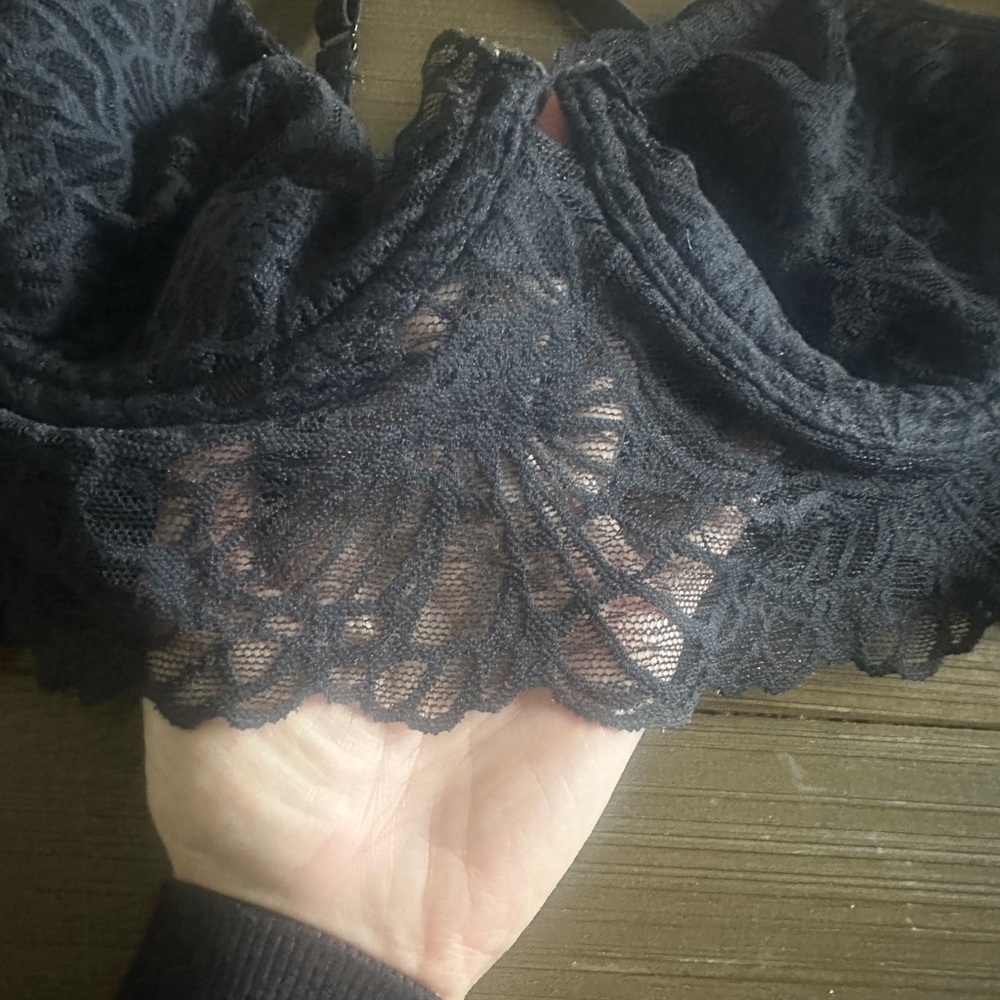 Black Lace Josie Natori Bra with lace trim underside 32D/DD - Picture 2 of 7